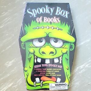 Spooky Halloween Box: 4 Joke Books, 4 Masks, Board Game, Trick-or-Treat Bags